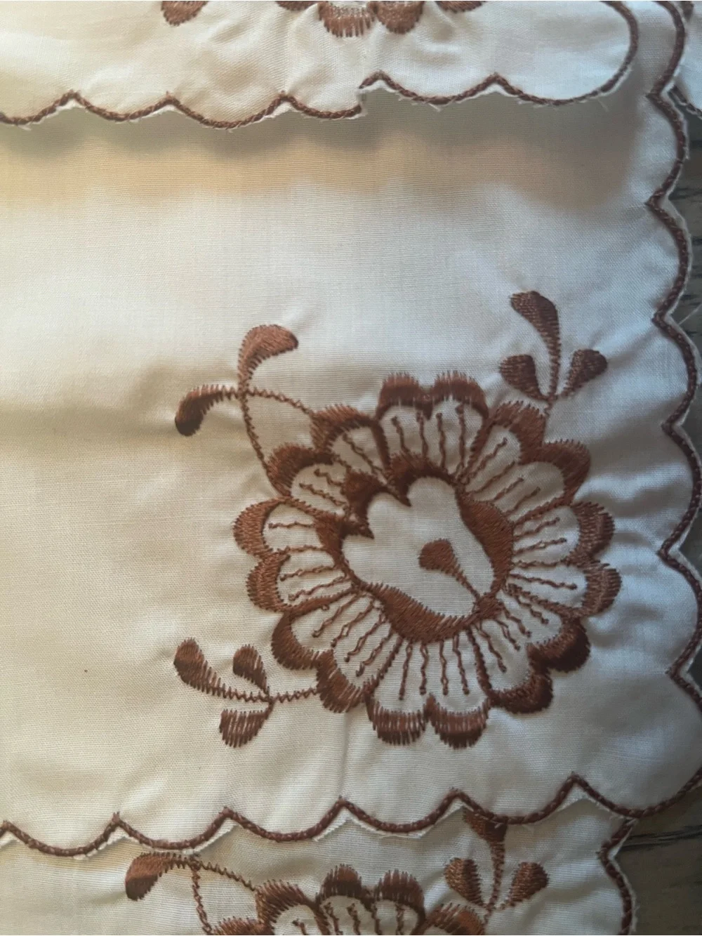 vintage Madeira linen floral embroidery and scalloped edges linen napkins set 6